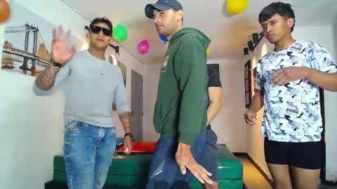 Snapshot of benz_boys chatting on February 17, 2026, 12:34 pm benz boys online show from February 17, 2026, 12:34 pm