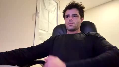 Snapshot of berltex chatting on December 4, 2025, 8:23 am Berltex online show from December 4, 2025, 8:23 am