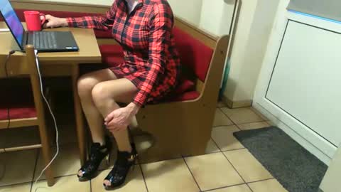 Bernadetanylon online show from October 31, 2025, 6:25 am