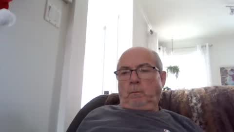 bernard1102 online show from December 2, 2024, 2:30 pm