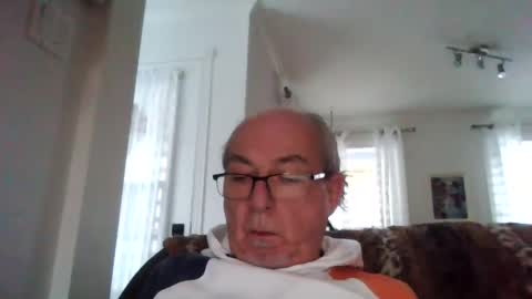 bernard1102 online show from December 31, 2024, 1:19 pm