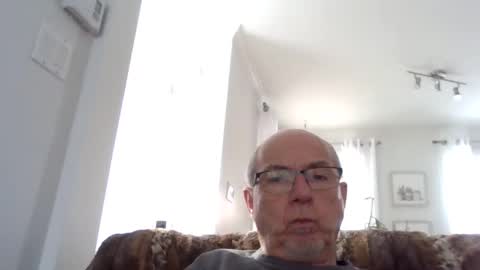 bernard1102 online show from February 4, 2025, 5:12 pm