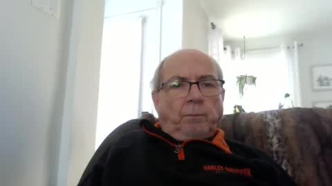 bernard1102 online show from February 28, 2025, 2:09 pm