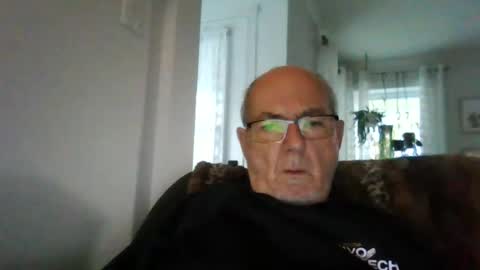 bernard1102 online show from September 11, 2025, 10:37 am