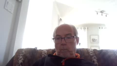 bernard1102 online show from October 19, 2025, 6:19 pm