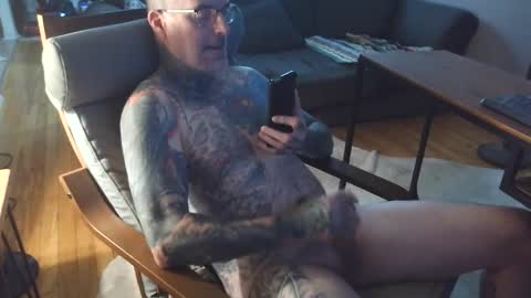 Snapshot of bernhard666 chatting on September 14, 2025, 12:37 pm bernhard666 online show from September 14, 2025, 12:37 pm