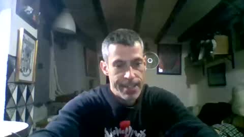 bernichaoss77 online show from December 22, 2025, 5:37 am