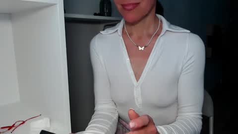 berry2024 online show from May 5, 2026, 5:59 am