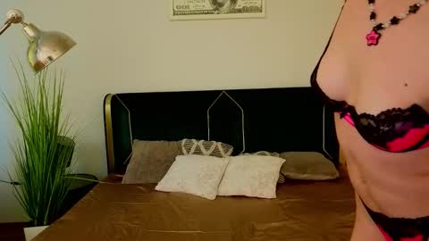 Snapshot of berrydiva chatting on March 12, 2026, 2:56 pm Violette online show from March 12, 2026, 2:56 pm