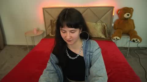 Violette online show from May 18, 2026, 8:14 pm