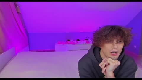 Danny and Kira online show from March 6, 2025, 8:08 am