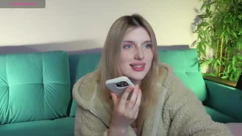 Danny and Kira online show from September 19, 2025, 2:51 pm