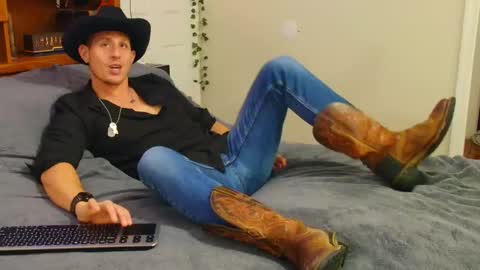 Snapshot of bestcockhere chatting on December 22, 2025, 1:35 am twitter zack1fisher online show from December 22, 2025, 1:35 am