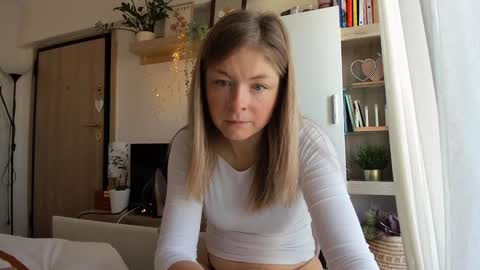 Vicky   online show from December 2, 2025, 7:47 am