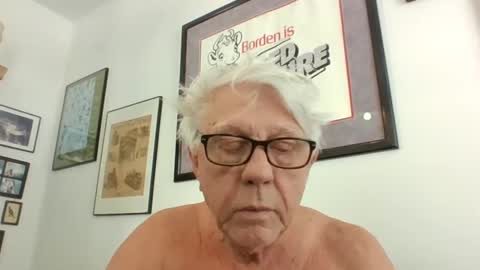 Snapshot of bestshot1951 chatting on January 10, 2025, 3:58 pm bestshot1951 online show from January 10, 2025, 3:58 pm