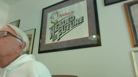 Snapshot of bestshot1951 chatting on January 22, 2025, 8:06 pm bestshot1951 online show from January 22, 2025, 8:06 pm