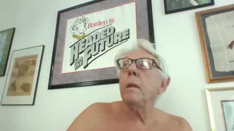 Snapshot of bestshot1951 chatting on February 10, 2025, 2:59 pm bestshot1951 online show from February 10, 2025, 2:59 pm