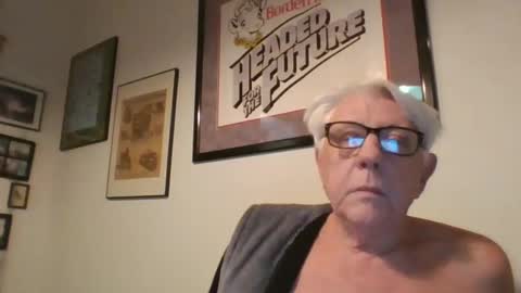 Snapshot of bestshot1951 chatting on February 18, 2025, 11:52 pm bestshot1951 online show from February 18, 2025, 11:52 pm
