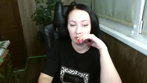 Snapshot of betty_luss chatting on September 8, 2025, 6:40 pm Sia online show from September 8, 2025, 6:40 pm