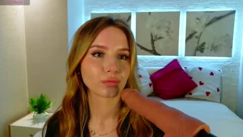 Snapshot of bettyrouse chatting on February 26, 2026, 8:52 pm Betty online show from February 26, 2026, 8:52 pm