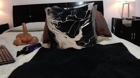 Catalina online show from January 25, 2025, 8:42 pm