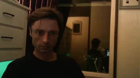 Snapshot of beukenstein chatting on December 13, 2025, 9:53 pm . online show from December 13, 2025, 9:53 pm