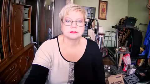 BeverlyQCynia online show from October 5, 2025, 10:13 am