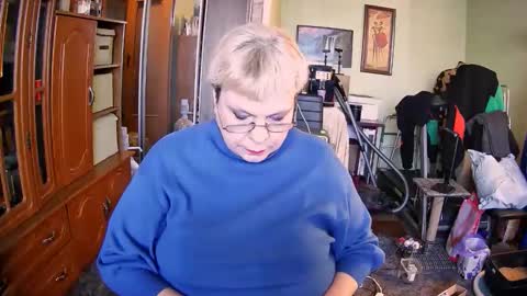 BeverlyQCynia online show from November 15, 2025, 11:07 am