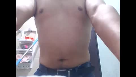 Snapshot of bggerardo820208 chatting on January 29, 2025, 2:19 am Masturbator 3000 online show from January 29, 2025, 2:19 am