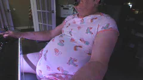 Snapshot of bi_chubby_sub61 chatting on February 1, 2025, 2:37 am Redmoon online show from February 1, 2025, 2:37 am