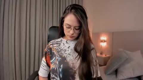 Bian  online show from December 14, 2025, 2:28 am