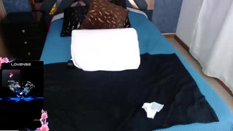 Snapshot of bianca_milfsexy chatting on January 25, 2025, 2:04 am B I A N C A online show from January 25, 2025, 2:04 am