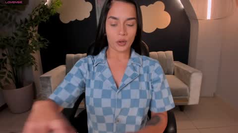 Snapshot of biancapierce_ chatting on December 23, 2024, 11:04 am Bianca Pierce online show from December 23, 2024, 11:04 am