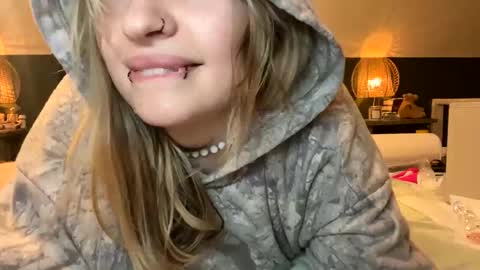 Ellie  online show from March 5, 2026, 3:02 am