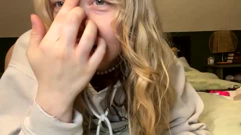 Ellie  online show from March 11, 2026, 9:54 pm