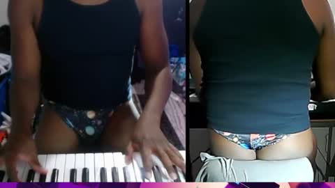 BicepsandFrot online show from November 18, 2025, 4:28 am