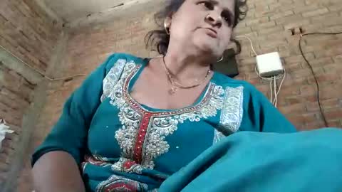 Mona online show from March 5, 2025, 8:32 am