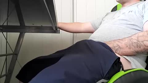 Snapshot of big_balls_big_load chatting on December 22, 2024, 6:28 am big_balls_big_load online show from December 22, 2024, 6:28 am