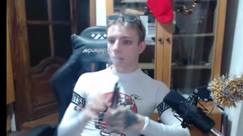 Snapshot of big_joni chatting on December 17, 2025, 9:26 am big_joni online show from December 17, 2025, 9:26 am