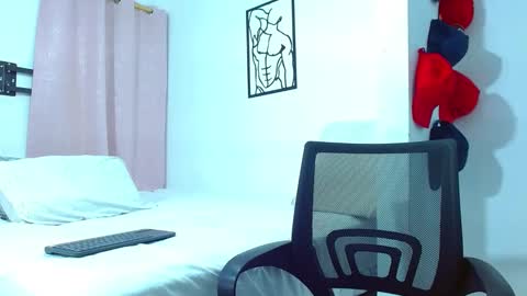 Snapshot of big_valentinhunk chatting on February 28, 2025, 8:50 pm Big valentinHunk online show from February 28, 2025, 8:50 pm