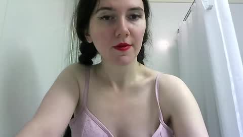 Isabella online show from September 23, 2025, 7:50 pm