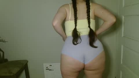 Snapshot of bigbootybunny chatting on January 7, 2026, 5:32 am Isabella online show from January 7, 2026, 5:32 am