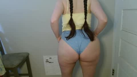 Snapshot of bigbootybunny chatting on February 17, 2026, 6:36 pm Isabella online show from February 17, 2026, 6:36 pm