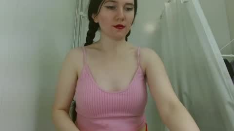Isabella online show from April 18, 2026, 4:49 am