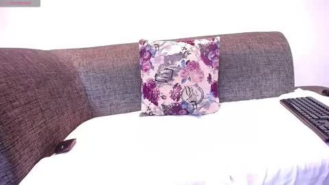 bigbootymommyy online show from December 17, 2025, 9:21 pm