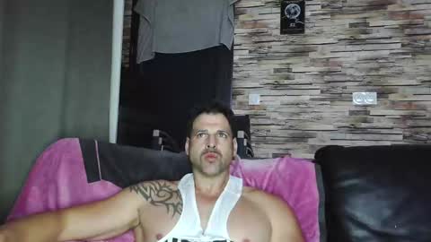 Snapshot of bigboyband chatting on November 25, 2025, 7:03 pm Bigboyband online show from November 25, 2025, 7:03 pm