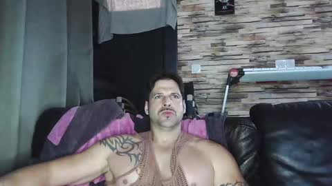 Snapshot of bigboyband chatting on December 16, 2025, 4:01 pm Bigboyband online show from December 16, 2025, 4:01 pm