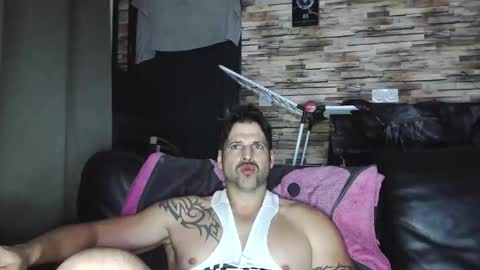 Snapshot of bigboyband chatting on December 19, 2025, 6:59 pm Bigboyband online show from December 19, 2025, 6:59 pm