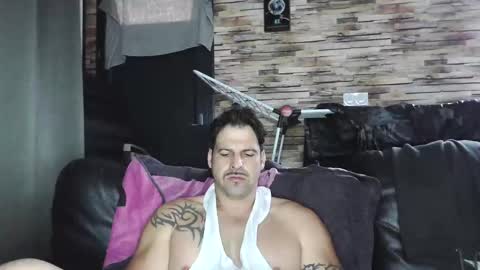 Snapshot of bigboyband chatting on December 20, 2025, 8:43 am Bigboyband online show from December 20, 2025, 8:43 am