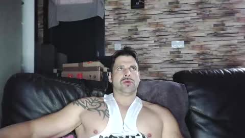 Snapshot of bigboyband chatting on February 11, 2026, 3:39 pm Bigboyband online show from February 11, 2026, 3:39 pm